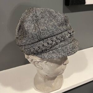 🌼BLACK AND WHITE BRAIDED NEWSBOY CAP SIZE M/L🌼